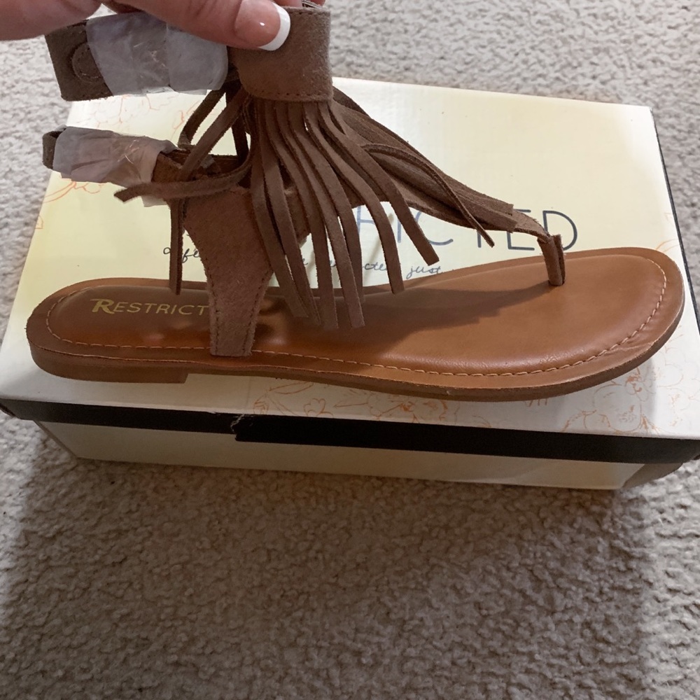 ✨NWB-Frilly Sandals! ✨ - Picture 2 of 4